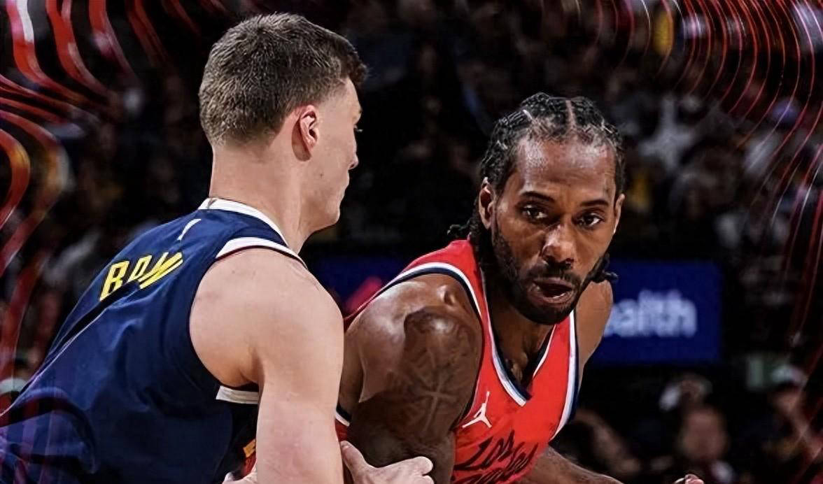 一位新晋球员在比赛中表现出色，成为焦点人物的简单介绍