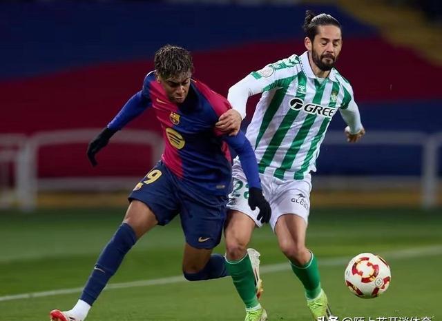 包含穆勒梅开二度，拜仁击败曼联晋级半决赛的词条