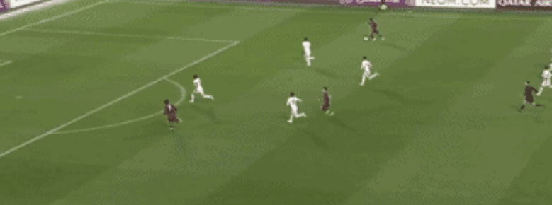 关于防线失误导致失球险胜，球队士气大增的信息