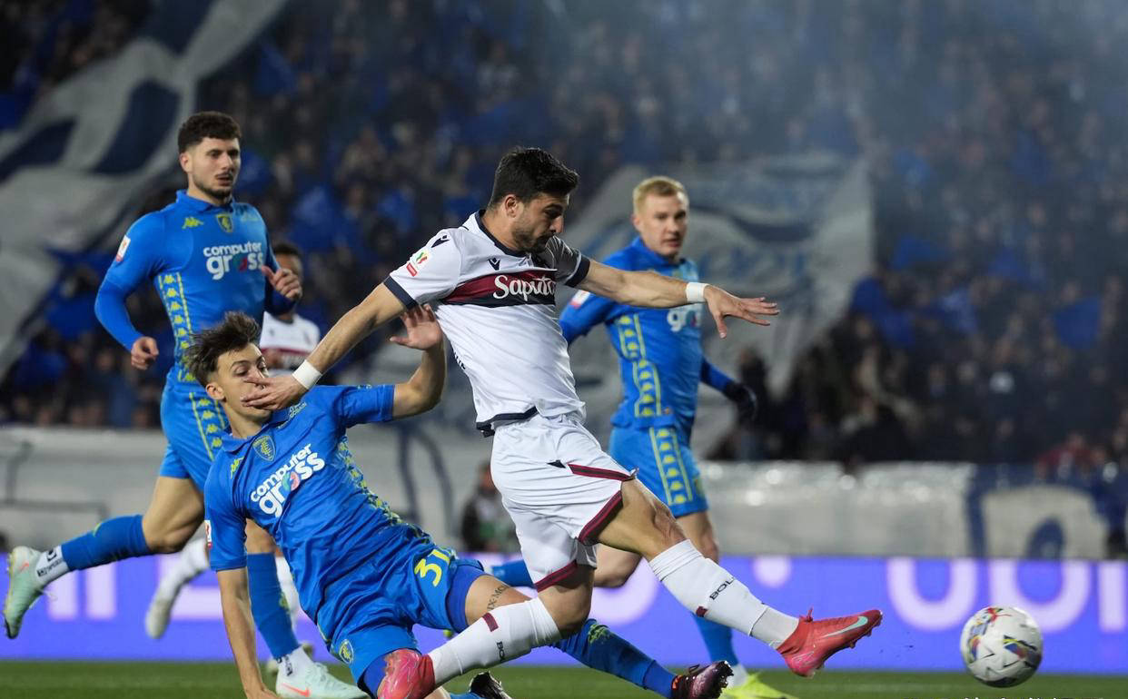 爱游戏在线-意大利足球比赛中一支球队逆袭