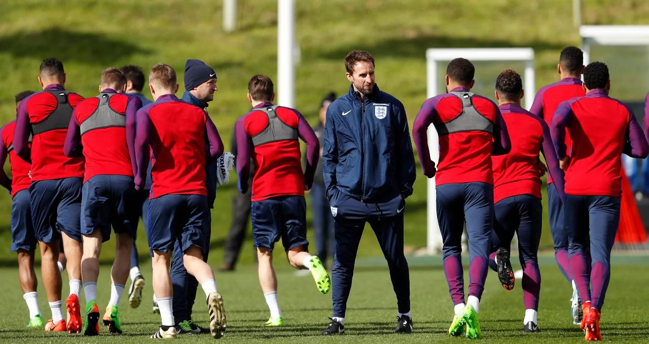 芬兰队员蓄势待发,向决赛冲刺 芬兰队员蓄势待发,向决赛冲刺