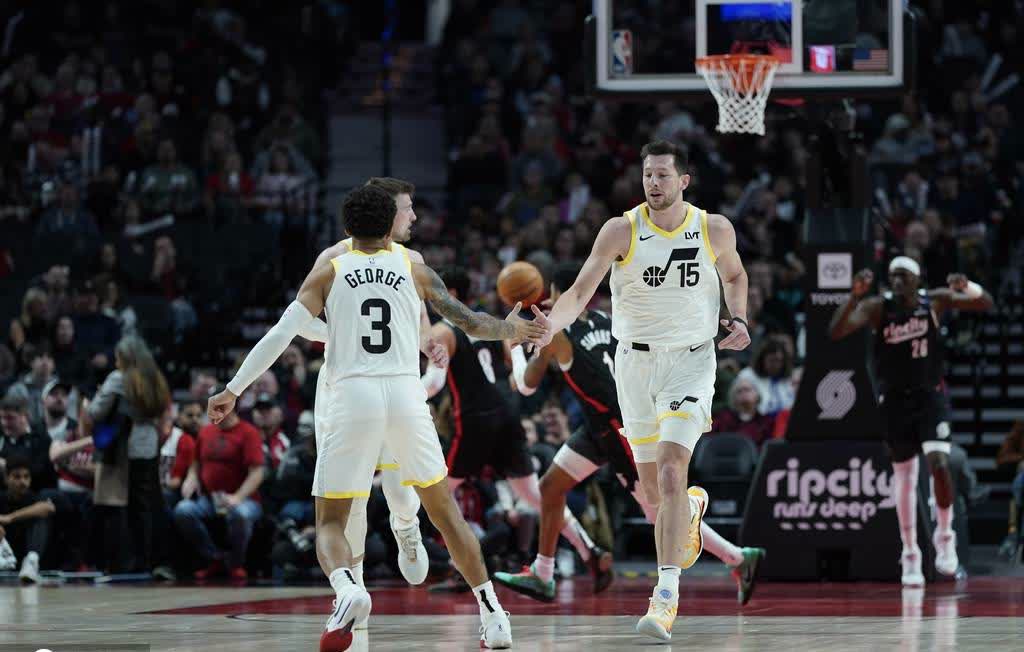 爵士客场不敌开拓者难挽连败的简单介绍 爵士客场不敌开拓者难挽连败的简单介绍