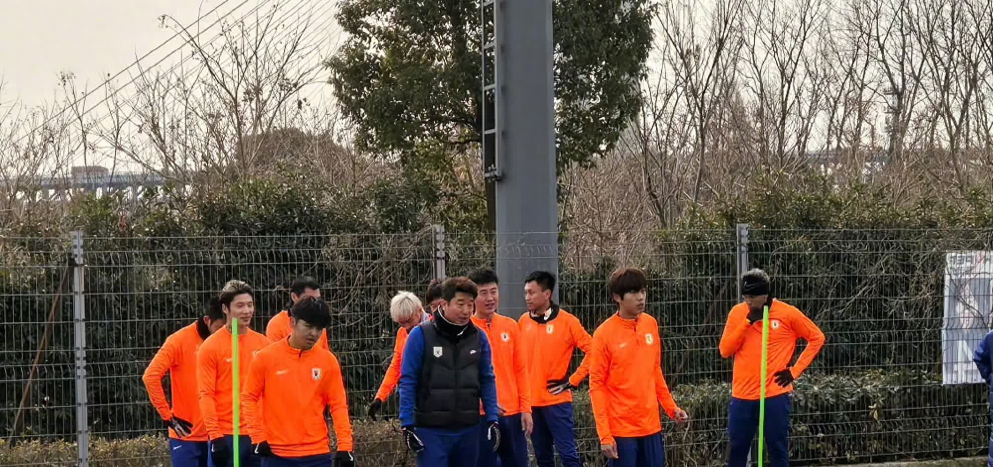 爱游戏在线-关于中超球队派队员出席线上公益活动的信息