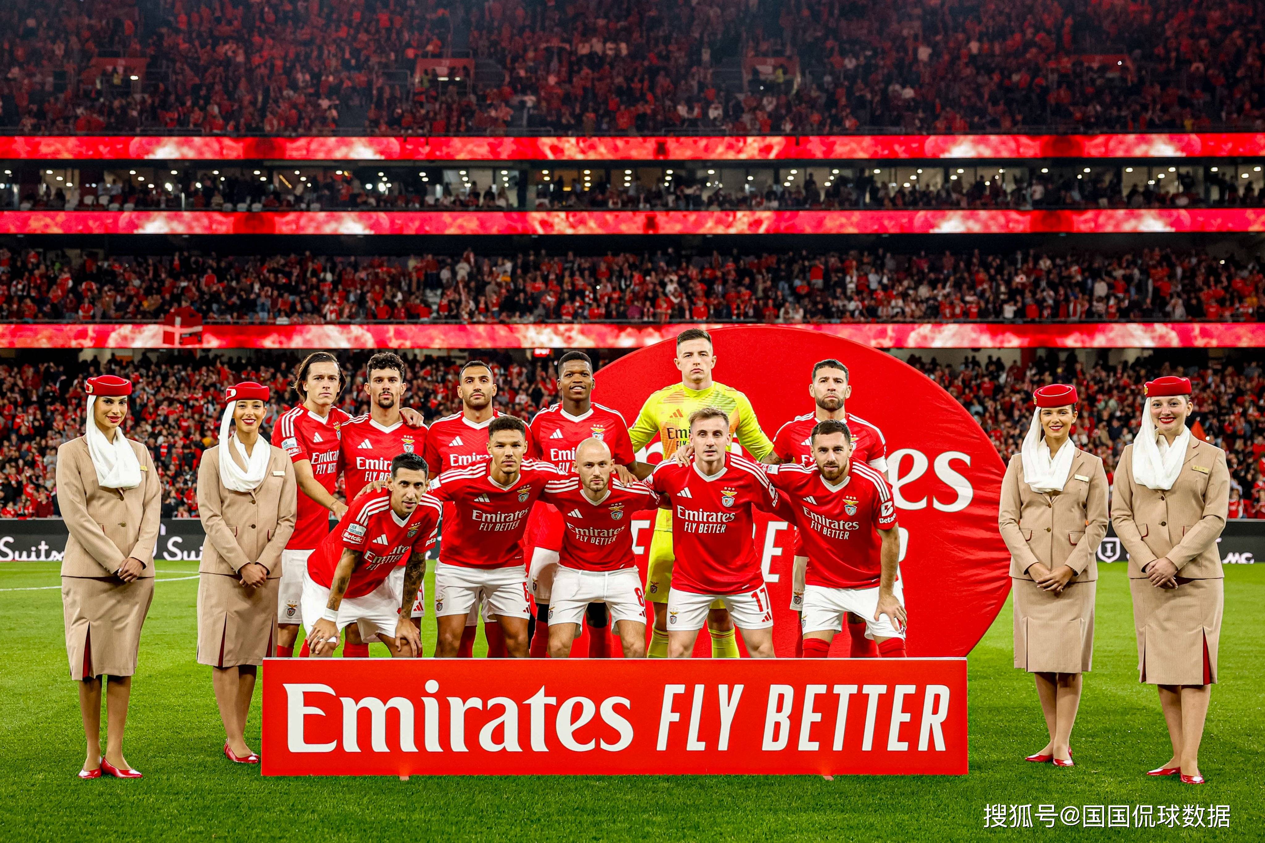 包含欧冠欧洲杯预选赛沸腾现场气氛火热的词条