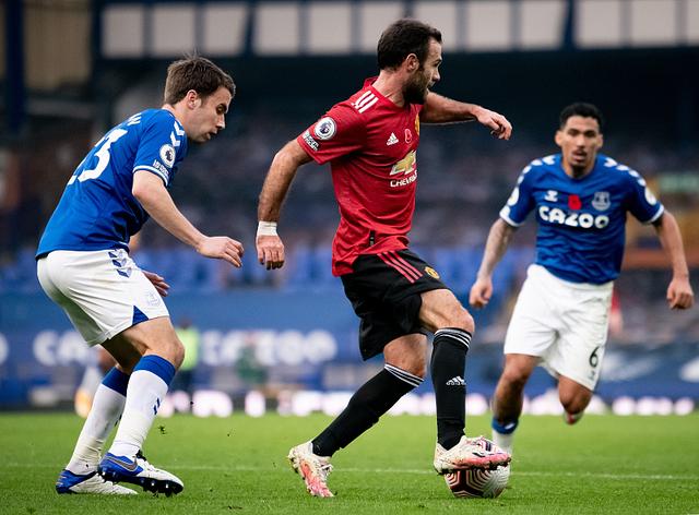 爱游戏官网-曼联防线缺陷再次暴露，需尽快改进