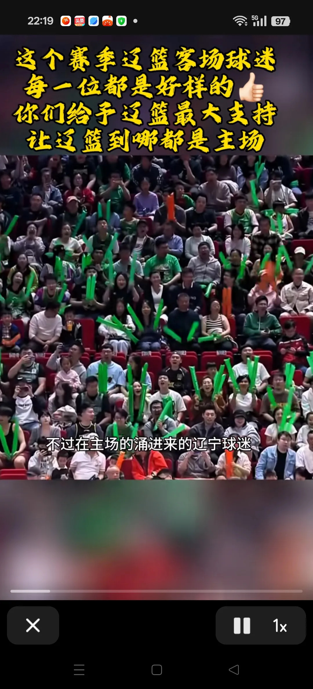 精彩战术对抗，现场球迷情绪高涨，全情投入的简单介绍