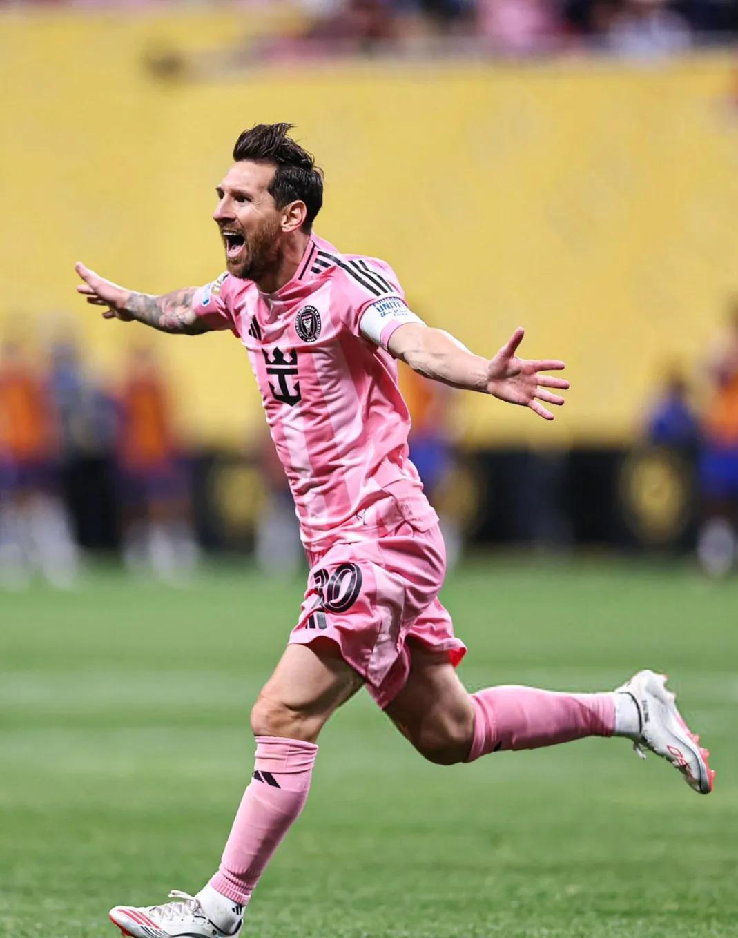 梅西破门，巴塞逆转晋级欧冠