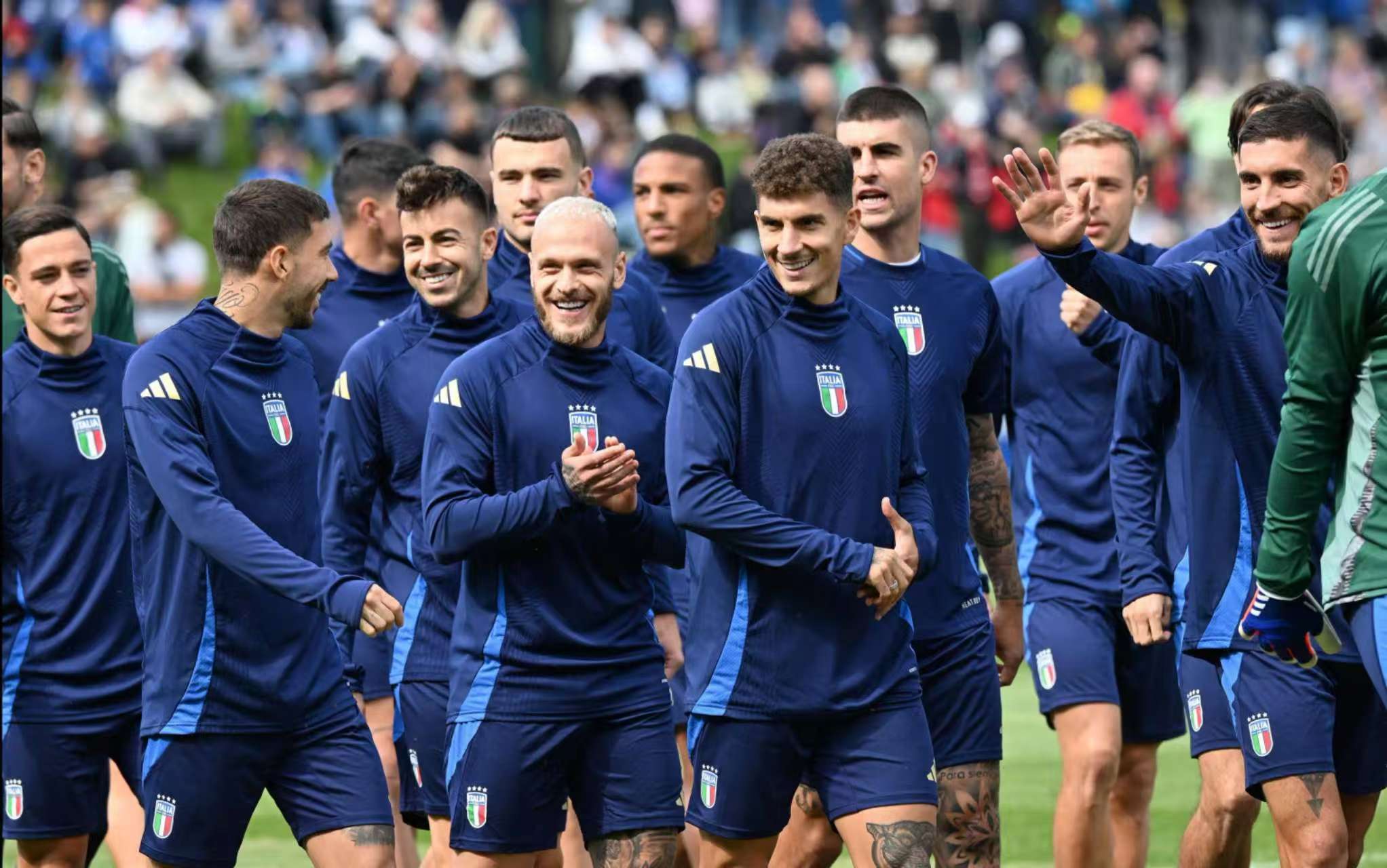 包含瑞士队阵容稳定，备战欧预赛关键对决的词条