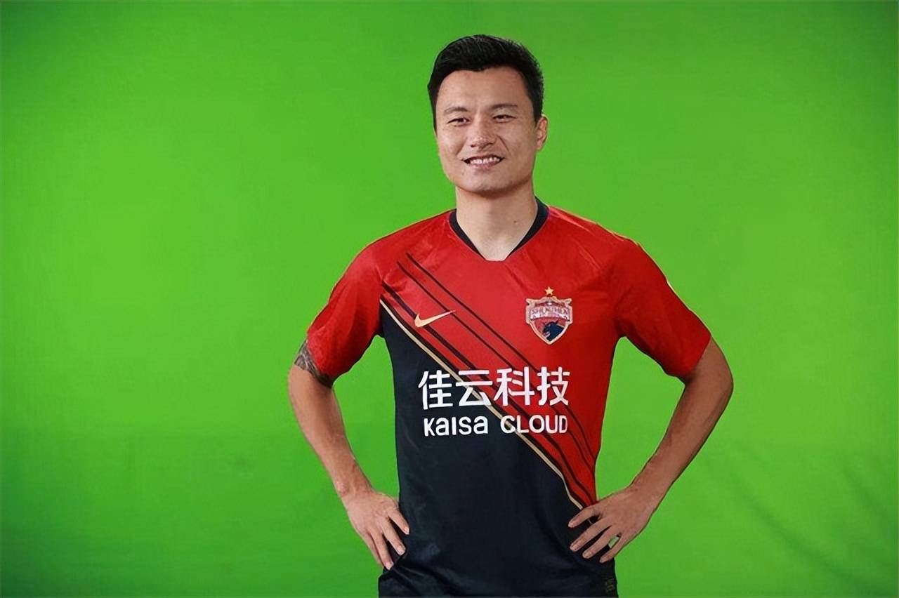 恒大足球队在亚洲杯赛场获得冠军头衔 恒大足球队在亚洲杯赛场获得冠军头衔