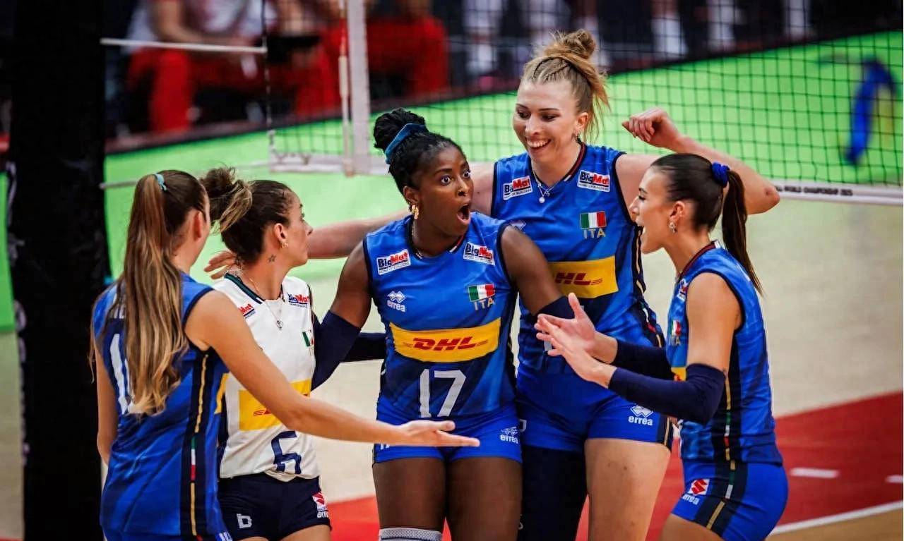 包含意大利横扫对手夺取小组赛三连胜的词条