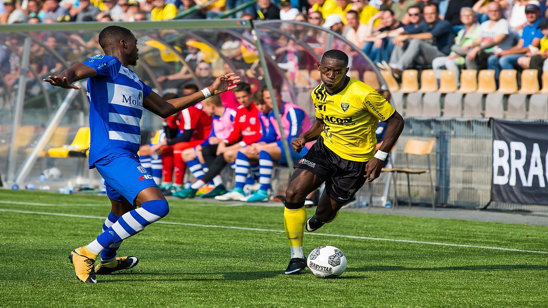 沙尔克取得对阵美因茨的胜利 沙尔克取得对阵美因茨的胜利