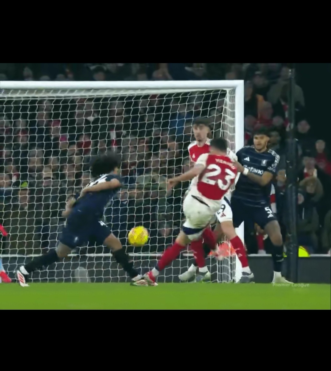 爱游戏官网入口-阿森纳不敌里昂，英超球队客场失利