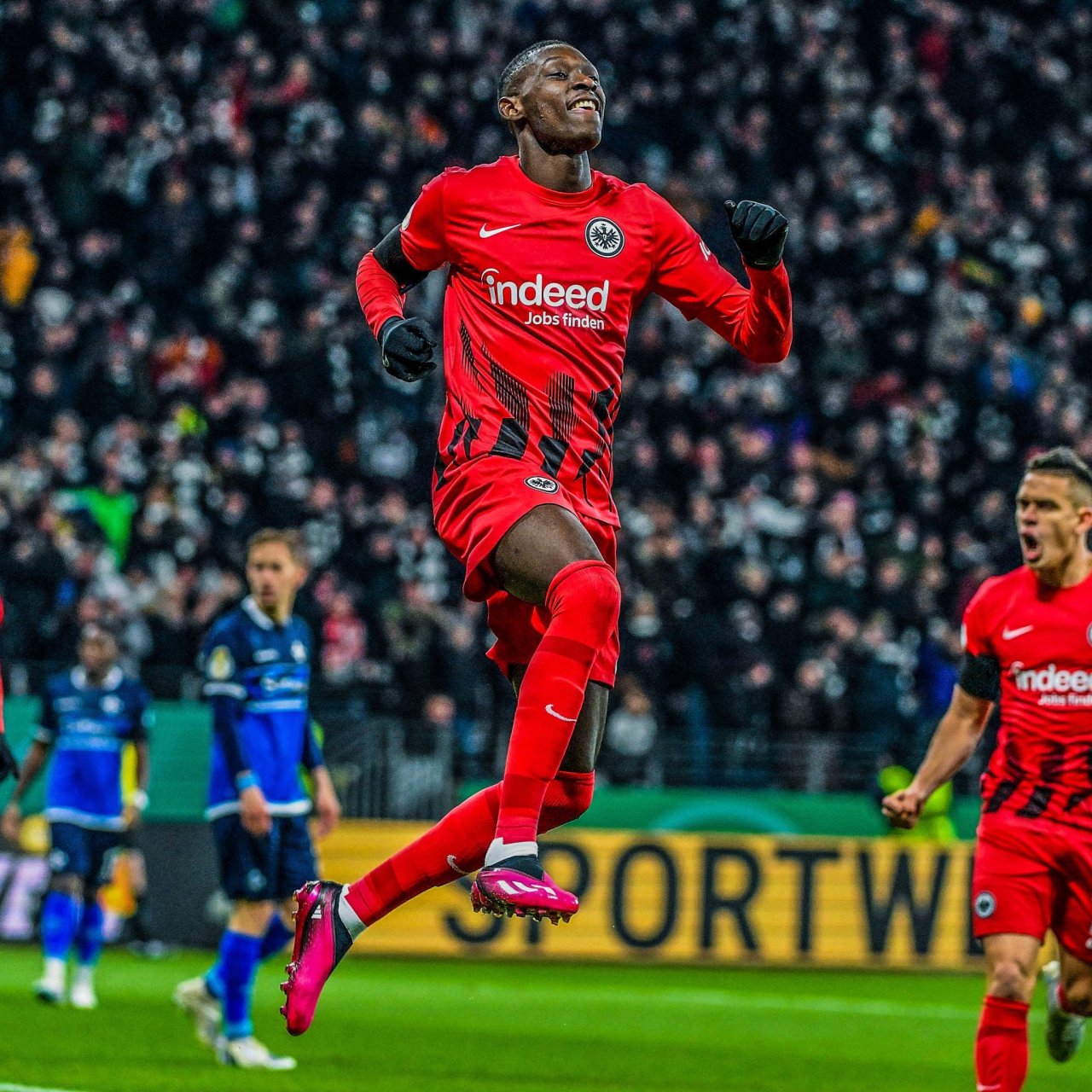 法兰克福球队实力悍然,成为黑马 法兰克福球队实力悍然,成为黑马