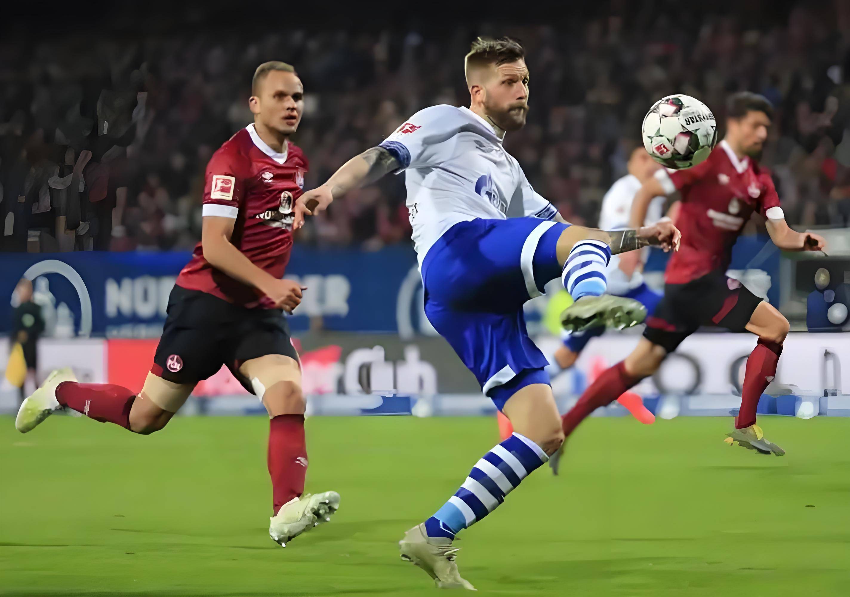 沙尔克04继续胜利,德甲前景被看好 沙尔克04继续胜利,德甲前景被看好