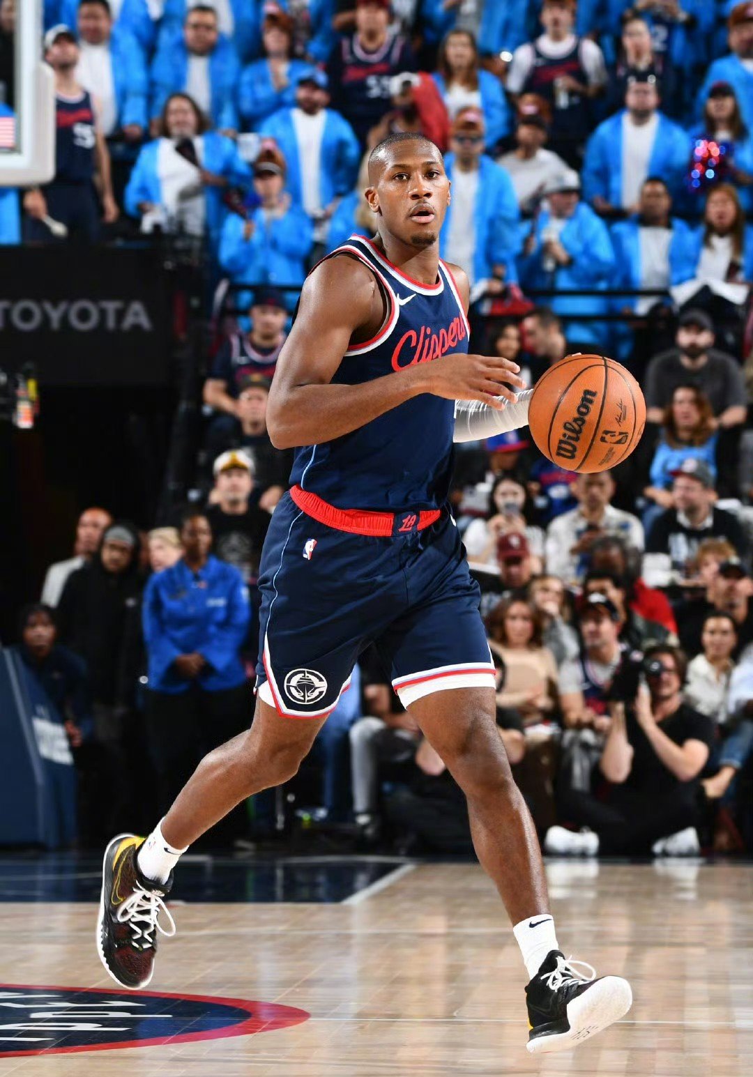 爱游戏官网入口-快船逆转开拓者取得胜利