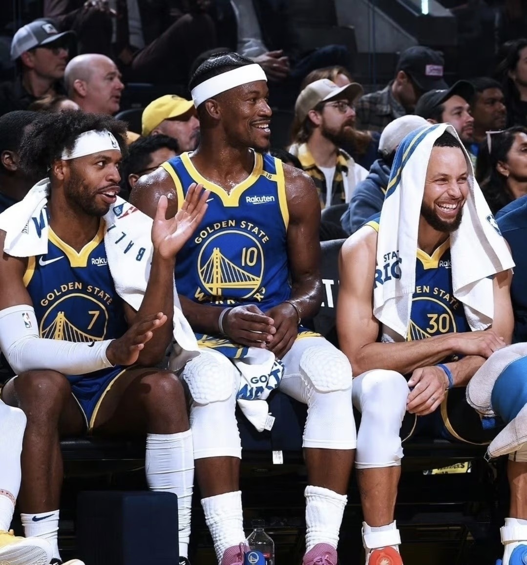 勇士队大胜活塞傲视群雄