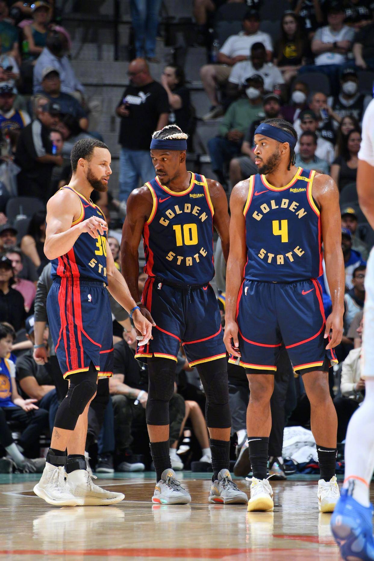 勇士战胜马刺,格林完成关键封盖的简单介绍 勇士战胜马刺,格林完成关键封盖的简单介绍