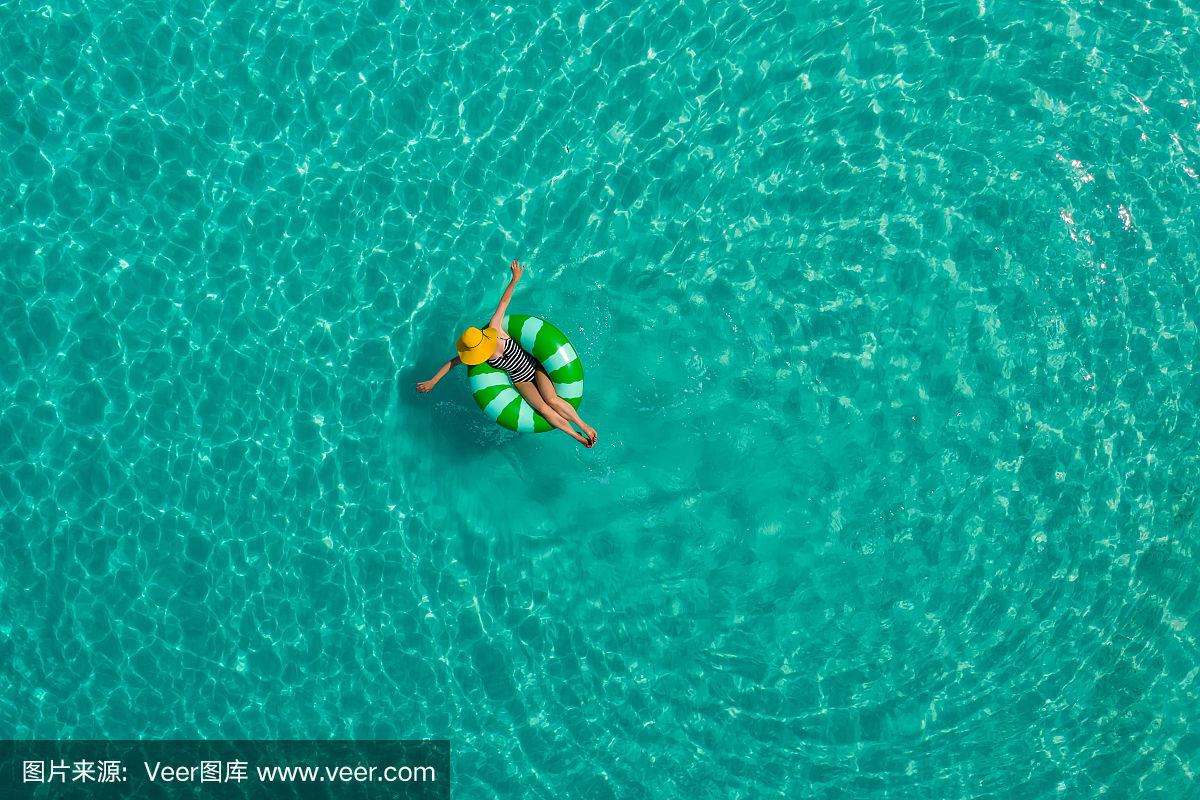 关于塞舌尔游泳选手轻松取得冠军的信息