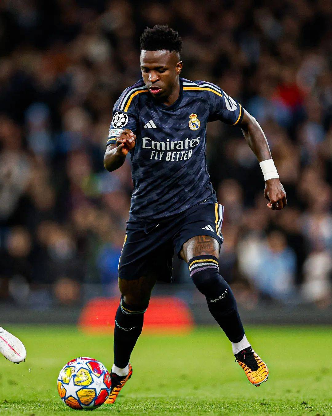 爱游戏官网入口-曼城击败对手，晋级联赛杯半决赛